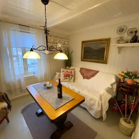 Nordlandshuset Lottebakken, In Lofoten Feriehus *