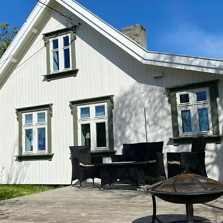 Nordlandshuset Lottebakken, In Lofoten Feriehus *